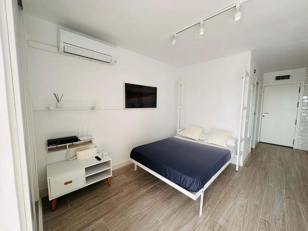 Modern White Studio 베날마데나코스타