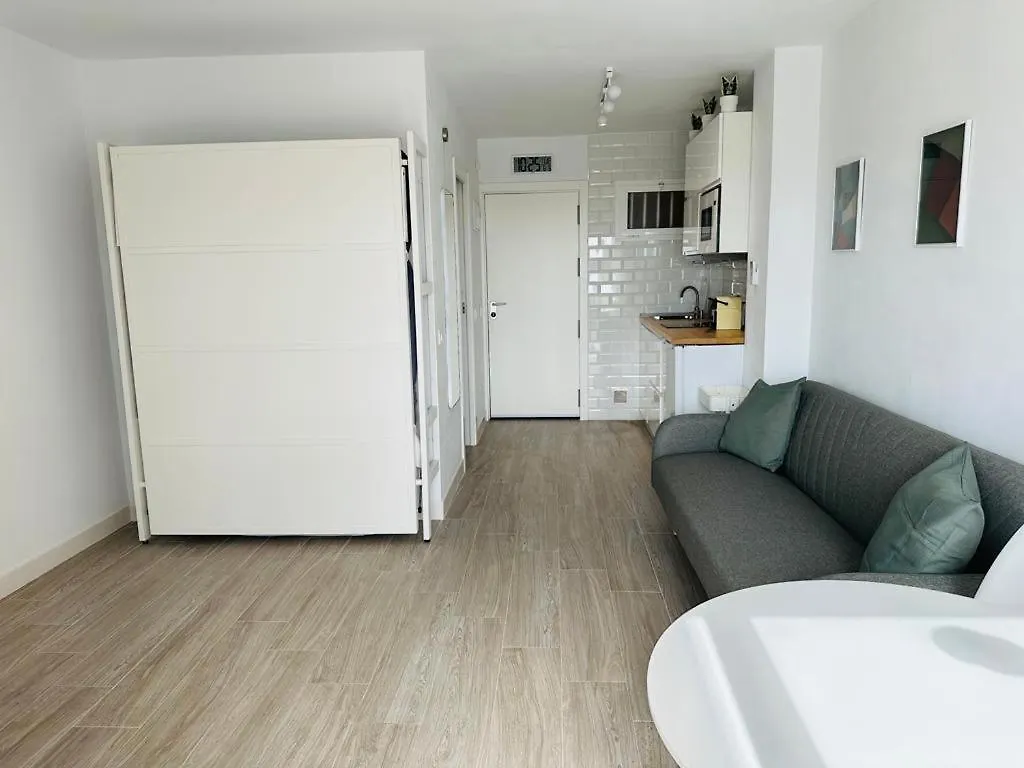 Modern White Studio 베날마데나코스타 0*,  스페인